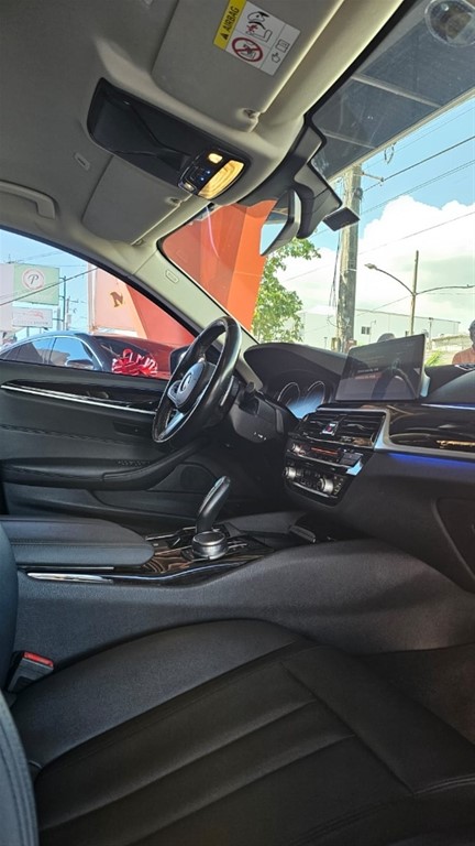 2017 BMW Serie 5 530i — foto 6 / 9
