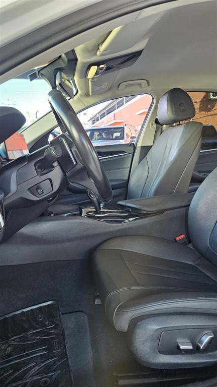 2017 BMW Serie 5 530i — foto 7 / 9