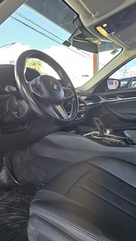 2017 BMW Serie 5 530i — foto 8 / 9