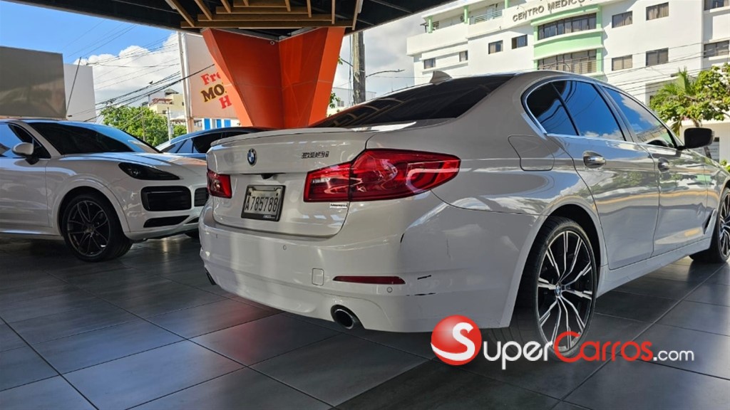 2017 BMW Serie 5 530i — foto 9 / 9