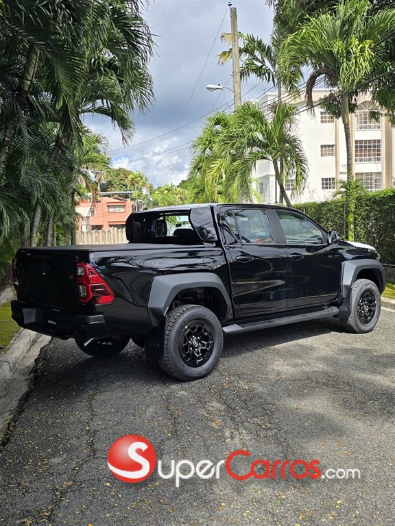 2026 Toyota Hilux GR Sport — foto 4 / 8