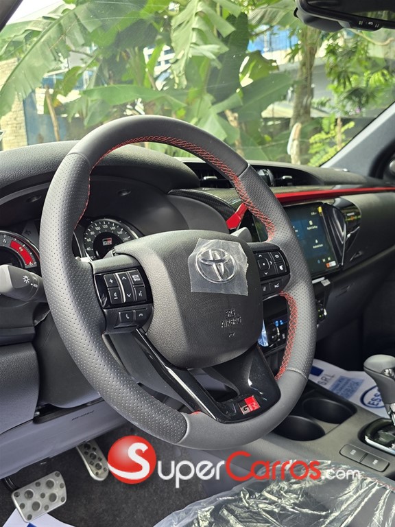 2026 Toyota Hilux GR Sport — foto 5 / 8