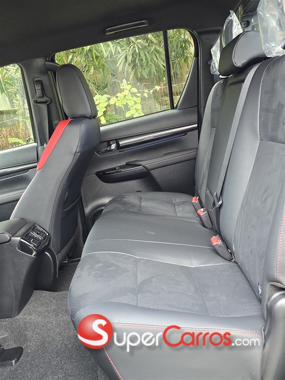 2026 Toyota Hilux GR Sport — foto 8 / 8