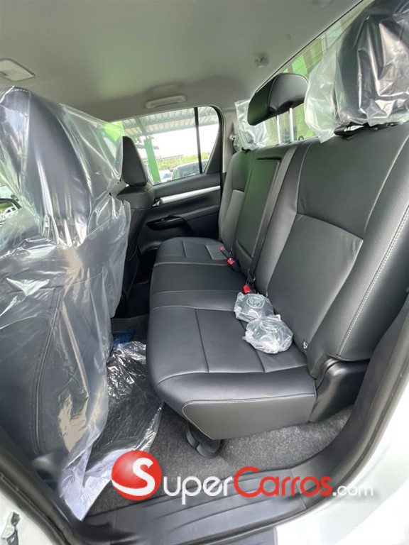 2025 Toyota Hilux Limited TSS — foto 8 / 9