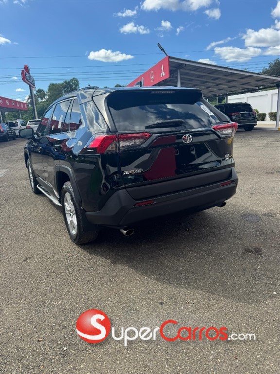 2021 Toyota RAV4 XLE — foto 5 / 10