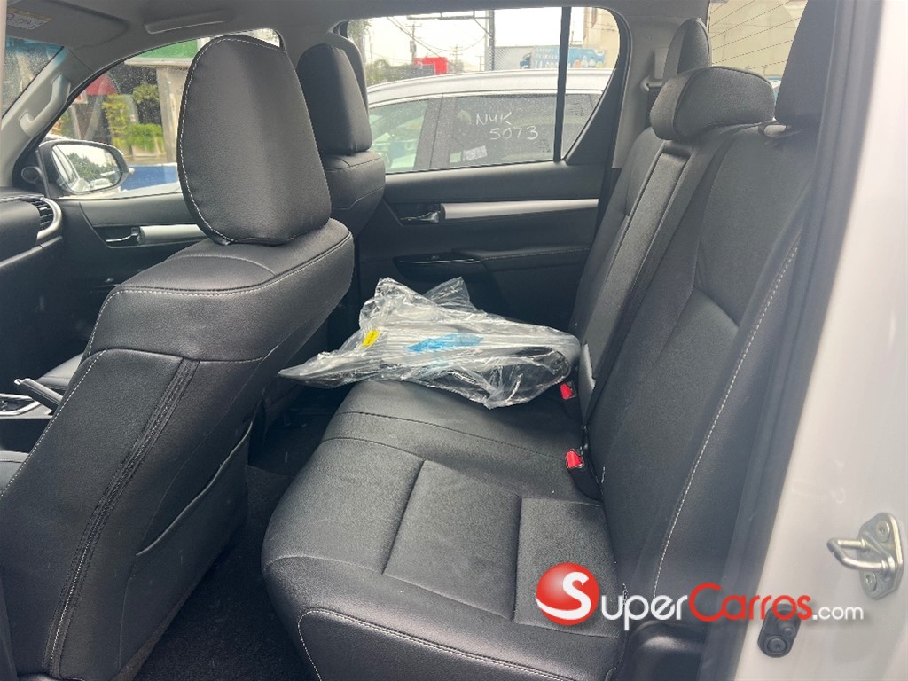 2025 Toyota Hilux Limited TSS — foto 7 / 12