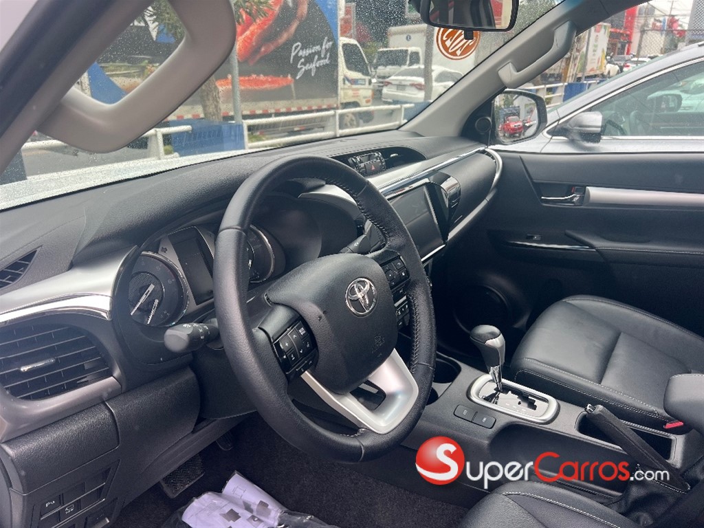 2025 Toyota Hilux Limited TSS — foto 8 / 12