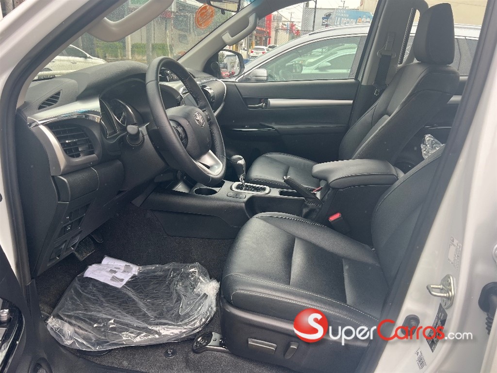 2025 Toyota Hilux Limited TSS — foto 9 / 12