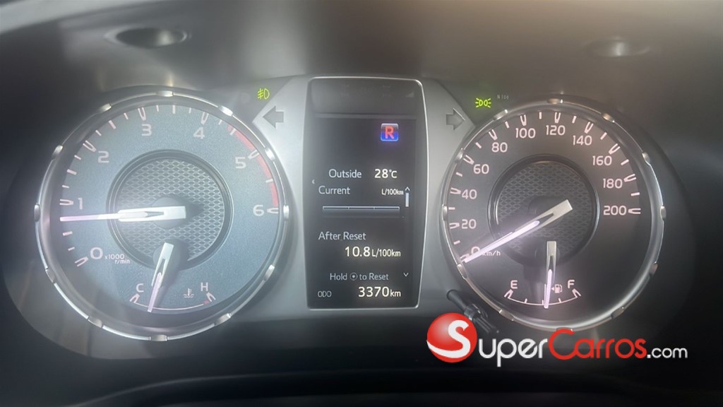 2025 Toyota Hilux Limited TSS — foto 10 / 12