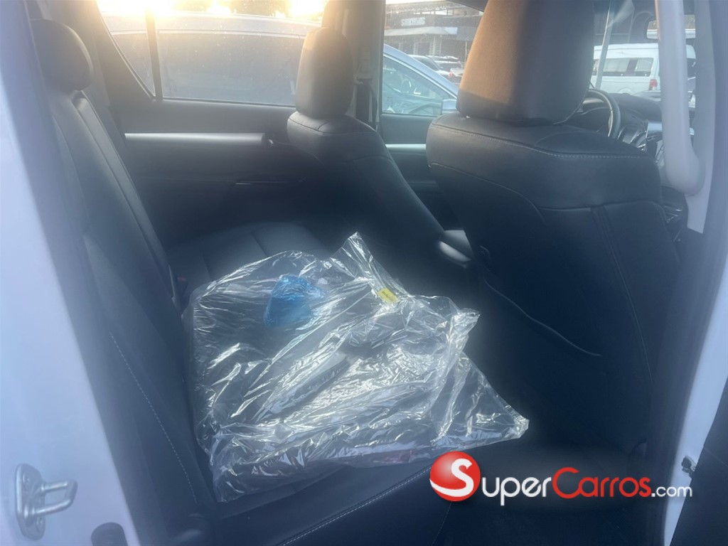 2025 Toyota Hilux Limited TSS — foto 11 / 12