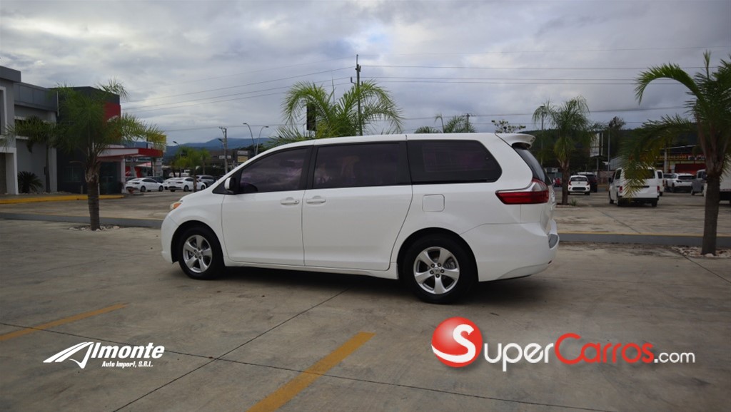 2015 Toyota Sienna — foto 4 / 12