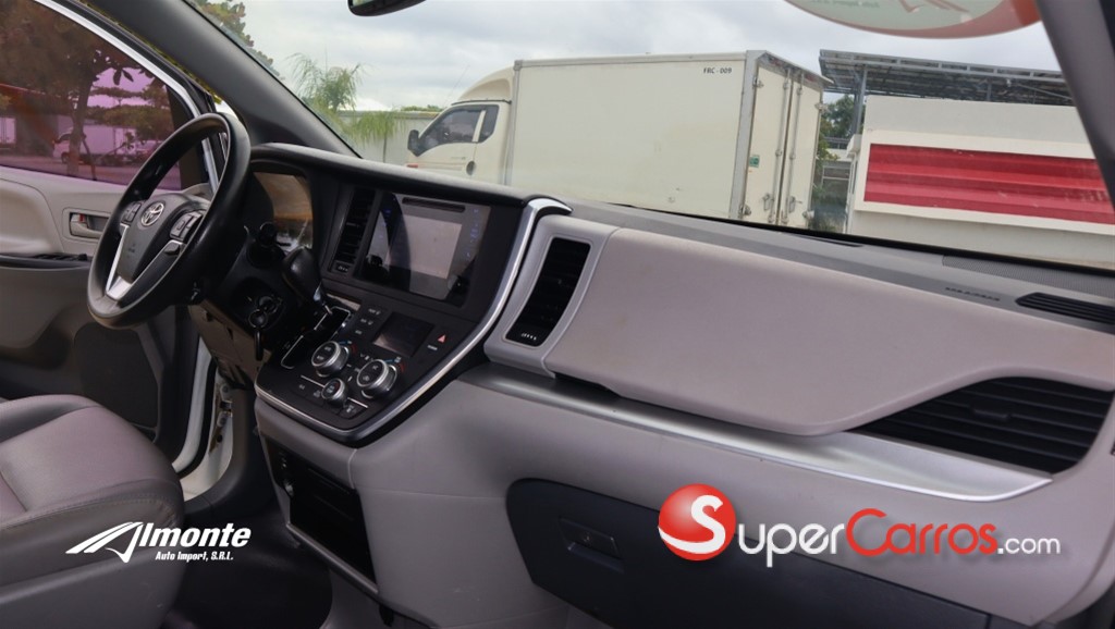 2015 Toyota Sienna — foto 9 / 12