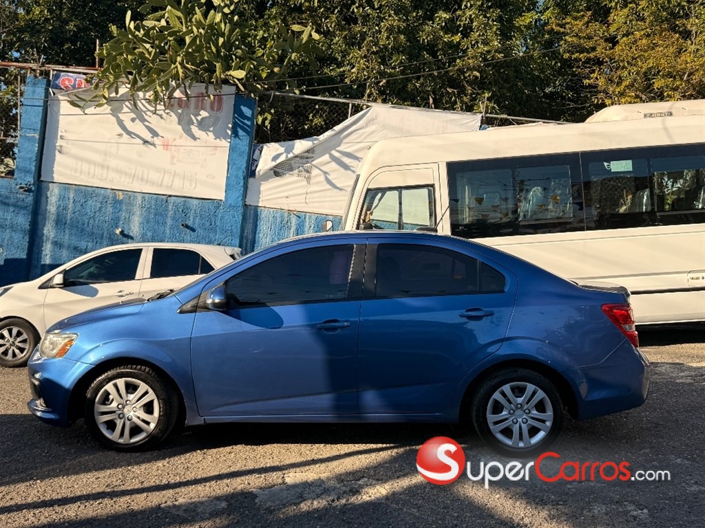2017 Chevrolet Sonic — foto 3 / 12