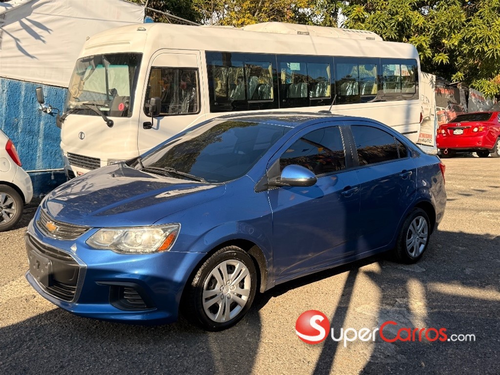 2017 Chevrolet Sonic — foto 4 / 12
