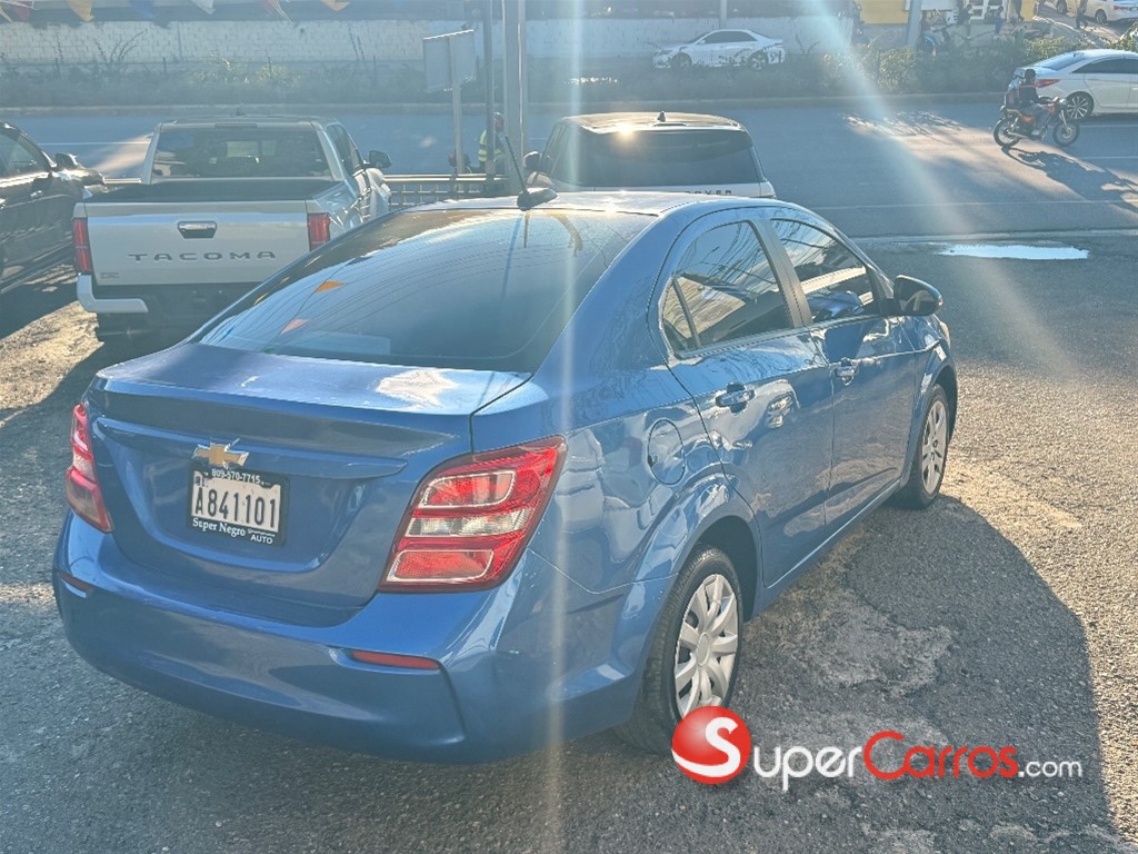 2017 Chevrolet Sonic — foto 6 / 12