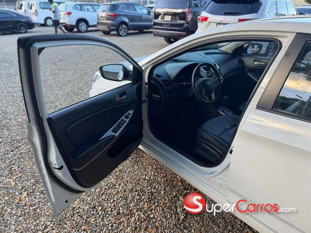 2019 Hyundai Accent Limited — foto 2 / 10