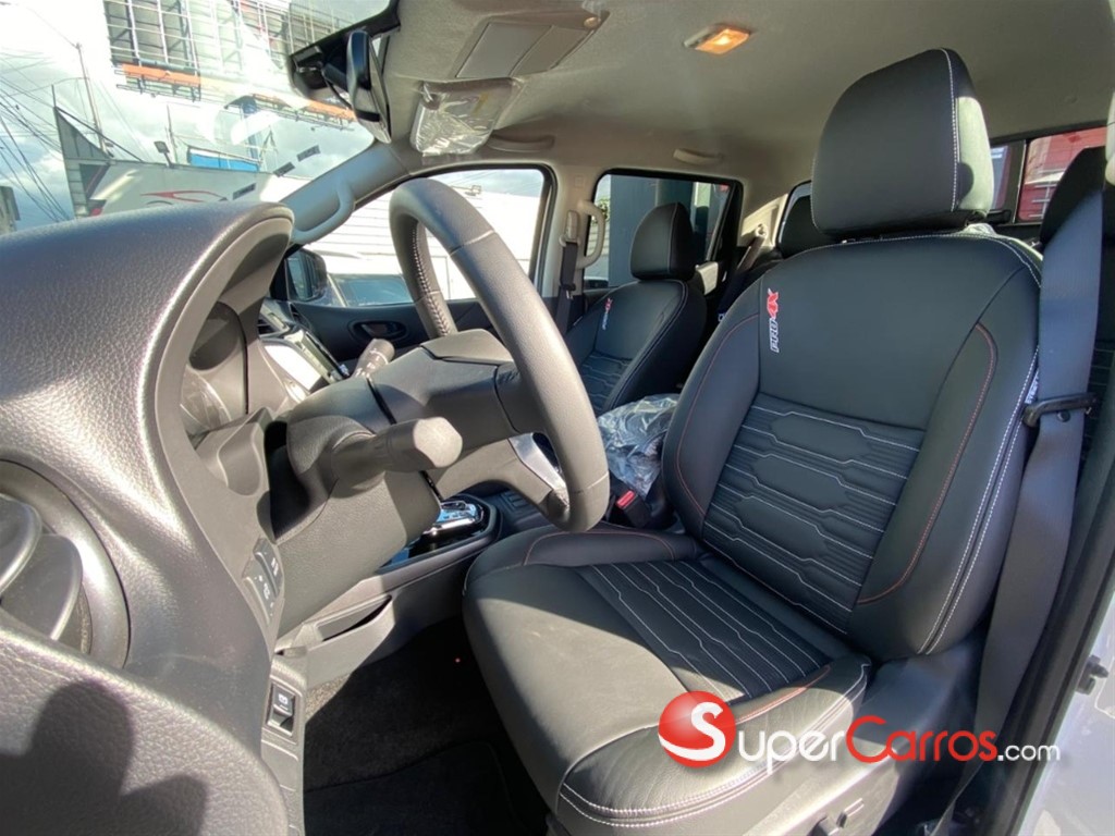 2025 Nissan Navara PRO X4 — foto 3 / 11