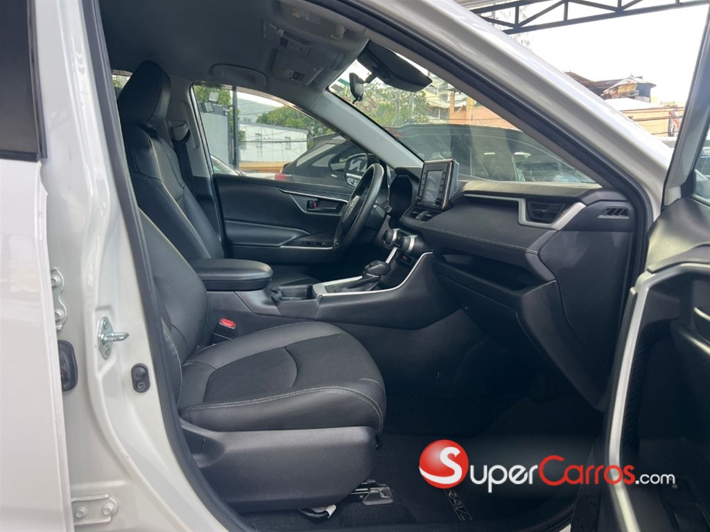 2021 Toyota RAV4 LE PLUS — foto 8 / 10