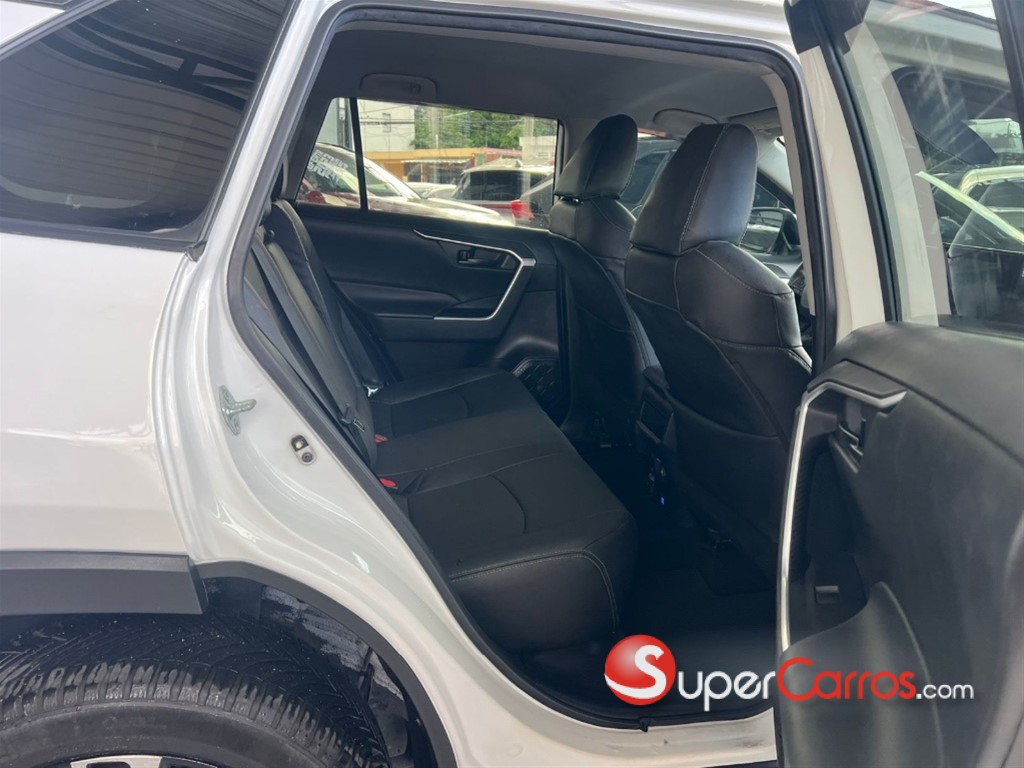 2021 Toyota RAV4 LE PLUS — foto 9 / 10
