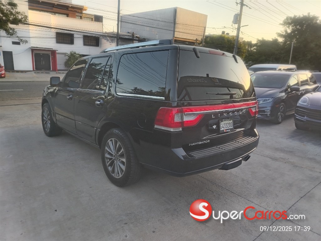 2017 Lincoln Navigator — foto 3 / 12