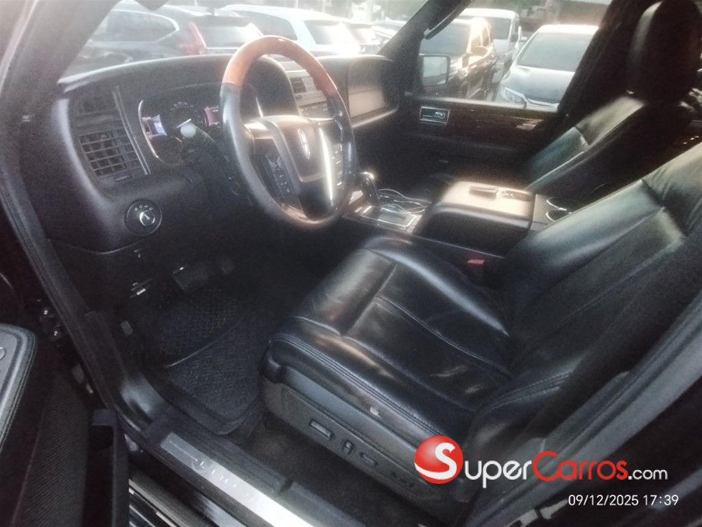 2017 Lincoln Navigator — foto 6 / 12