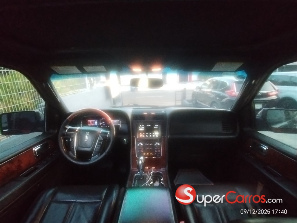 2017 Lincoln Navigator — foto 7 / 12