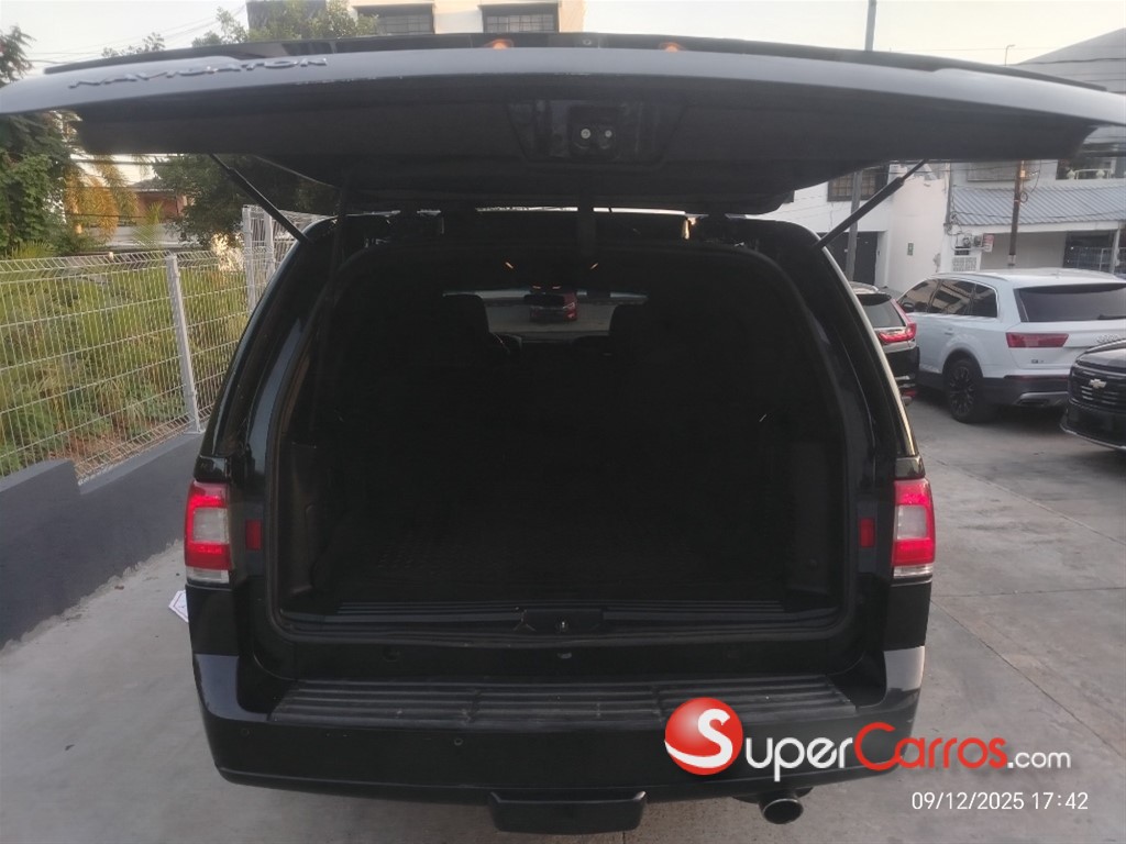 2017 Lincoln Navigator — foto 9 / 12