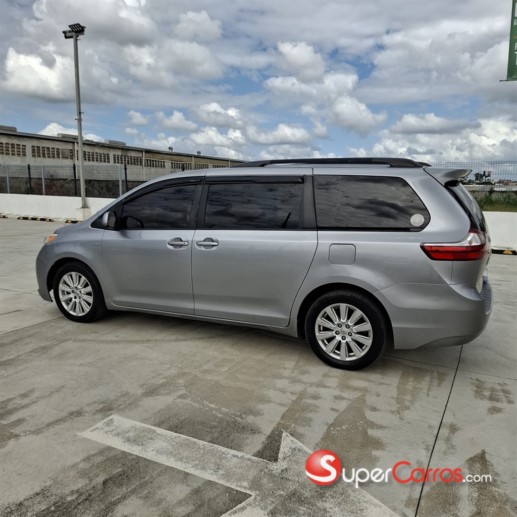 2017 Toyota Sienna LE — foto 4 / 8