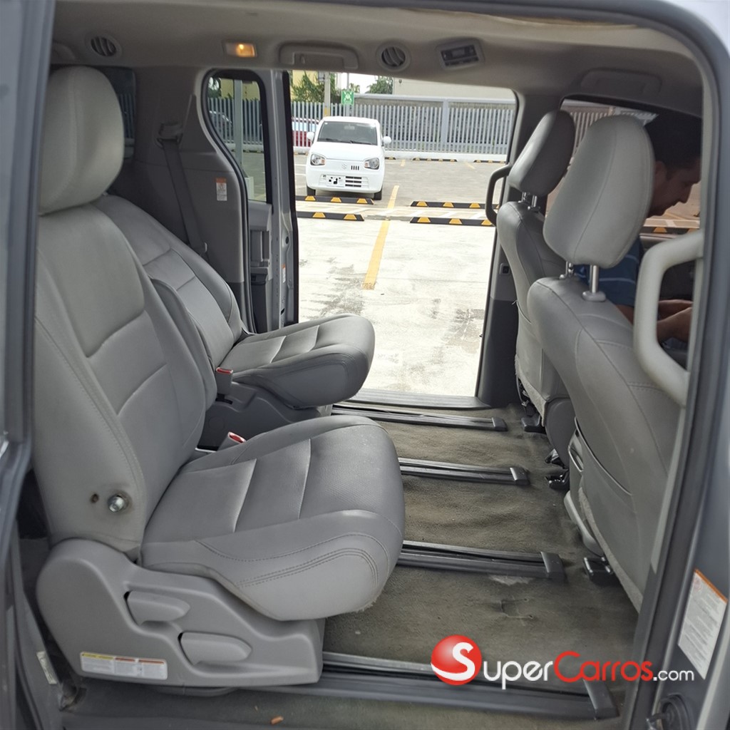 2017 Toyota Sienna LE — foto 7 / 8