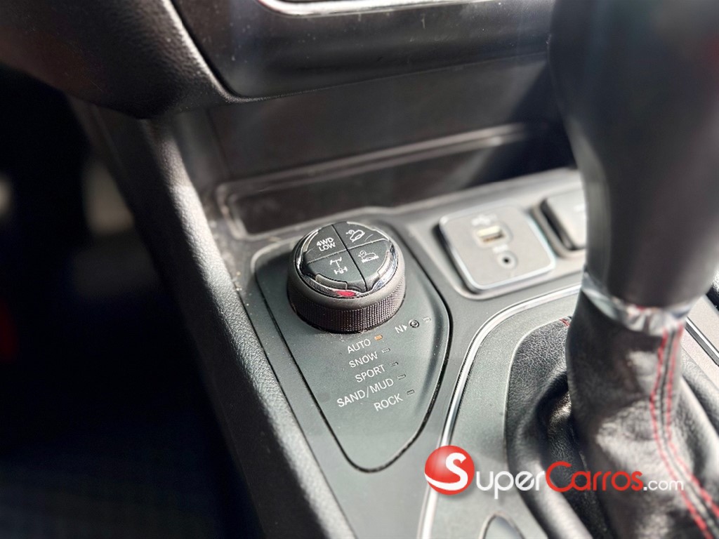 2020 Jeep Cherokee Trailhawk — foto 8 / 12