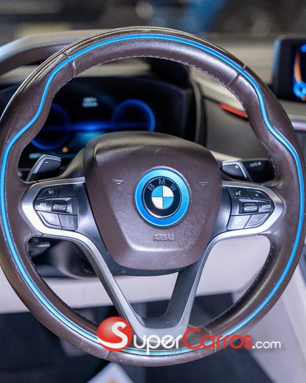 2016 BMW i8 — foto 7 / 12