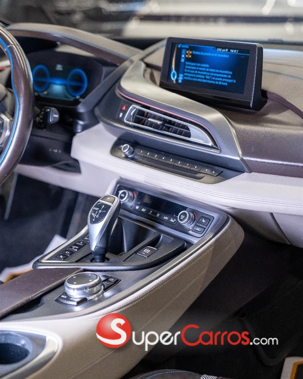 2016 BMW i8 — foto 9 / 12