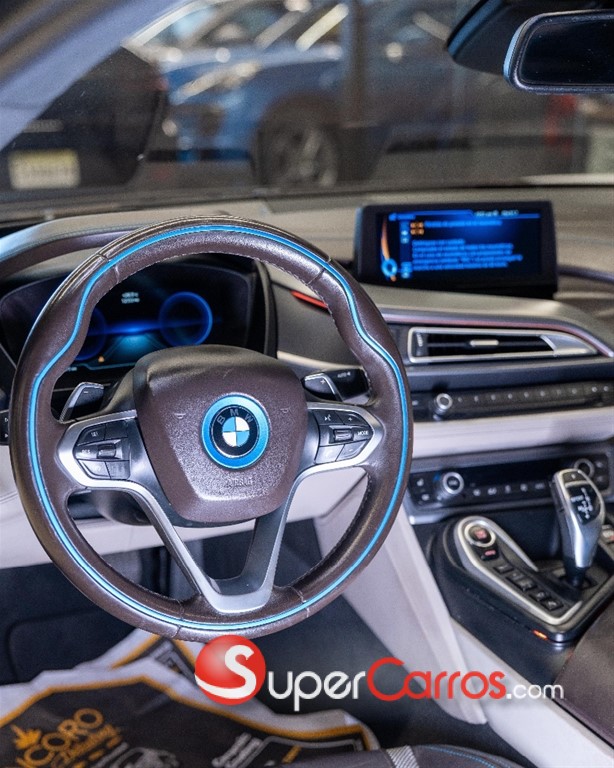 2016 BMW i8 — foto 10 / 12