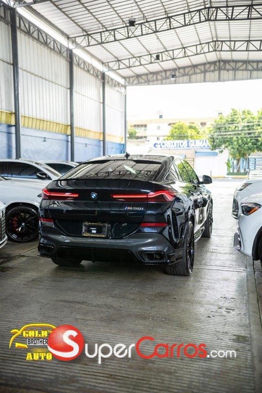 2022 BMW X 6 M50i — foto 6 / 12