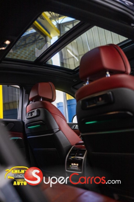 2022 BMW X 6 M50i — foto 11 / 12