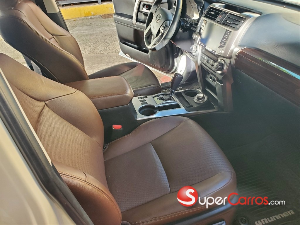2020 Toyota 4 Runner Limited — foto 8 / 11