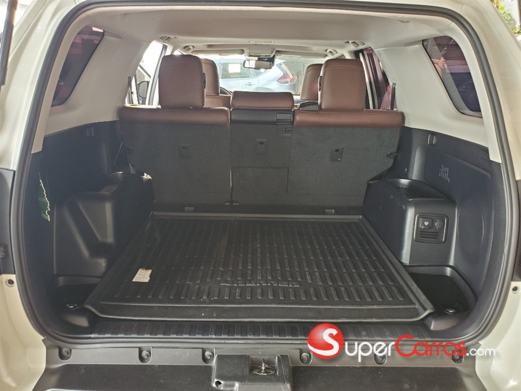 2020 Toyota 4 Runner Limited — foto 9 / 11