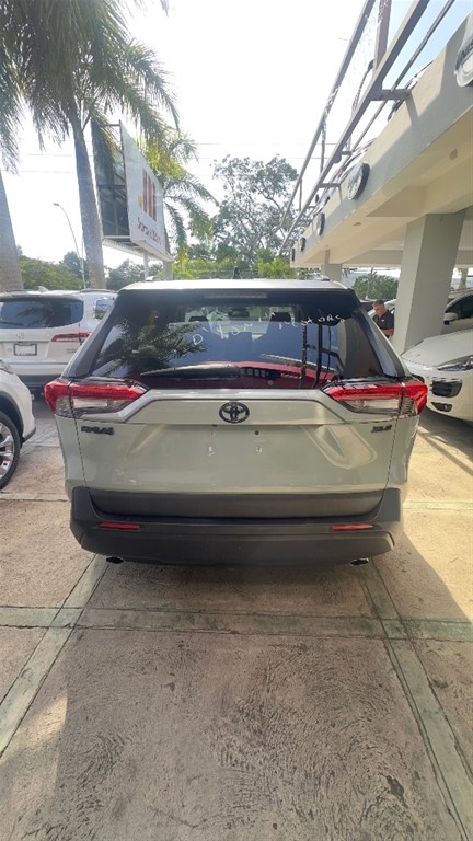2019 Toyota RAV4 XLE Premium — foto 5 / 12