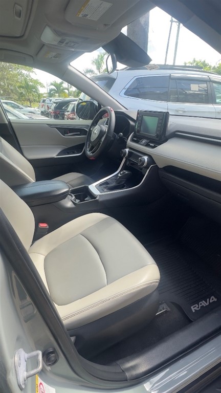 2019 Toyota RAV4 XLE Premium — foto 8 / 12