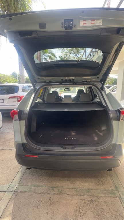 2019 Toyota RAV4 XLE Premium — foto 11 / 12