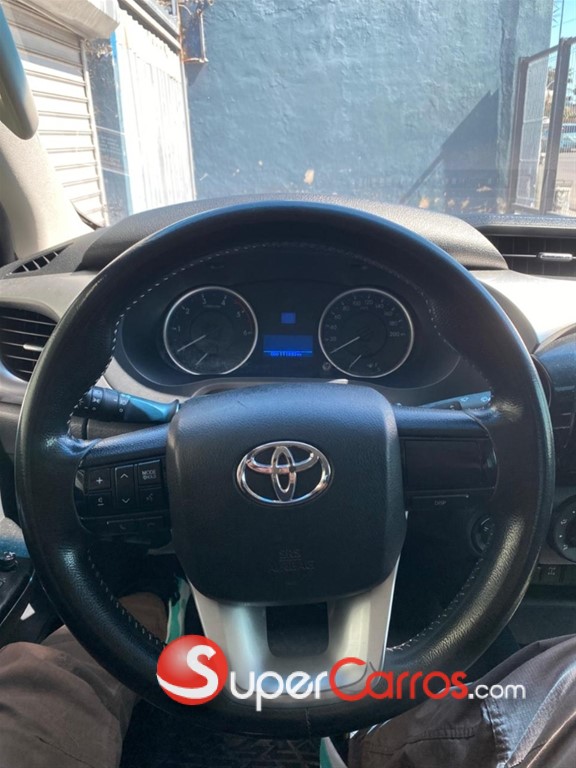 2019 Toyota Hilux SRV — foto 7 / 11