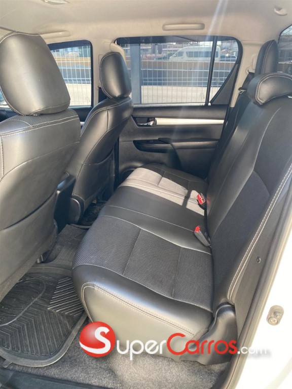 2019 Toyota Hilux SRV — foto 8 / 11
