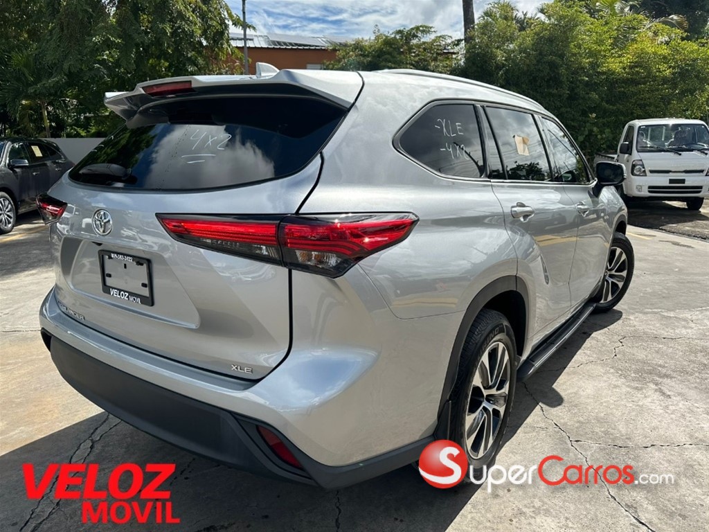 2022 Toyota Highlander XLE — foto 4 / 10