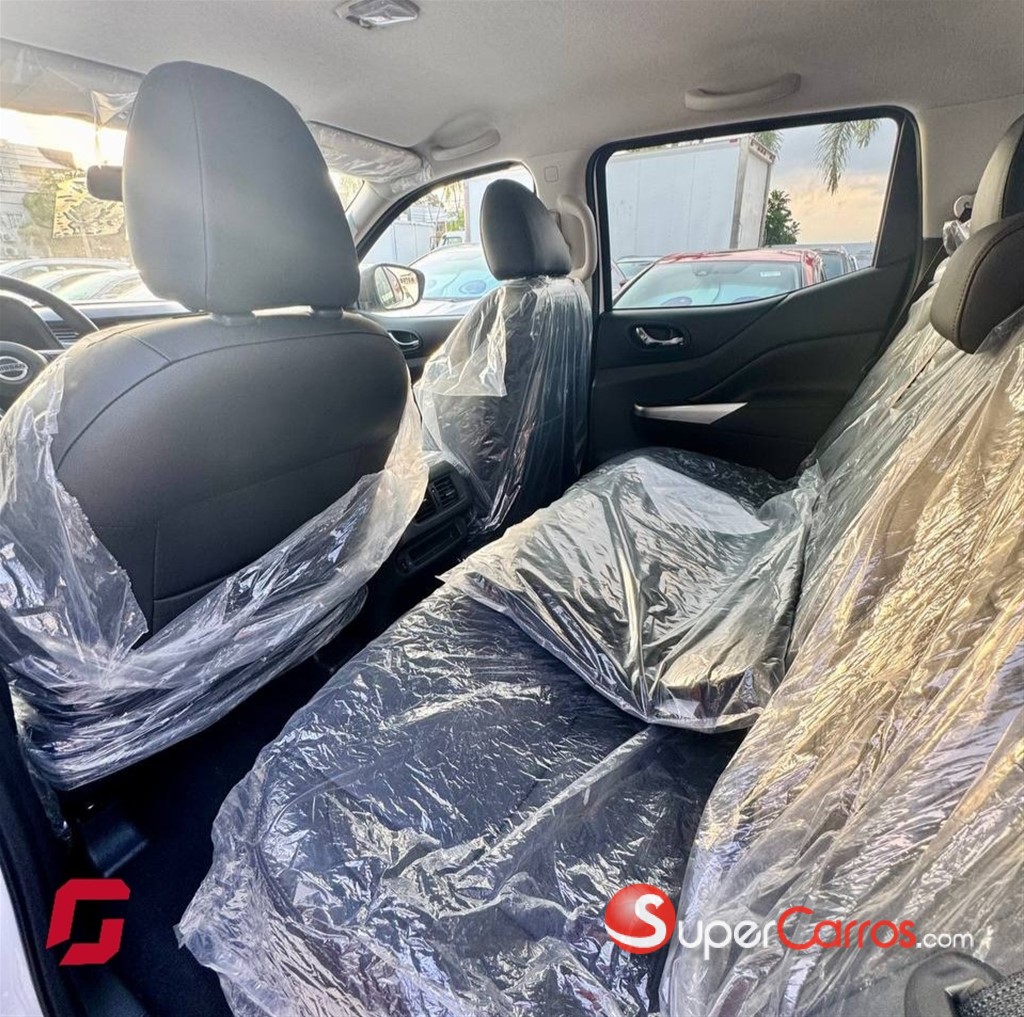 2025 Nissan Navara LE — foto 7 / 12