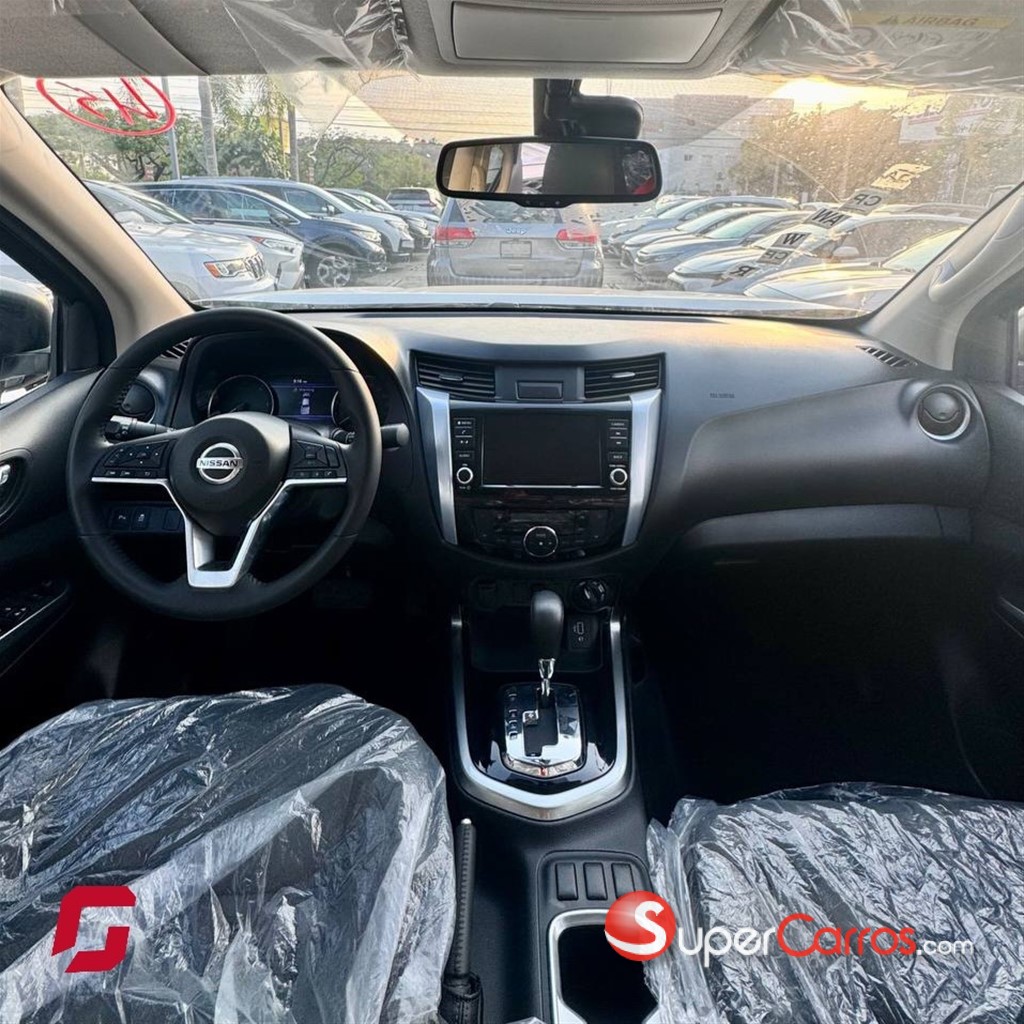 2025 Nissan Navara LE — foto 8 / 12
