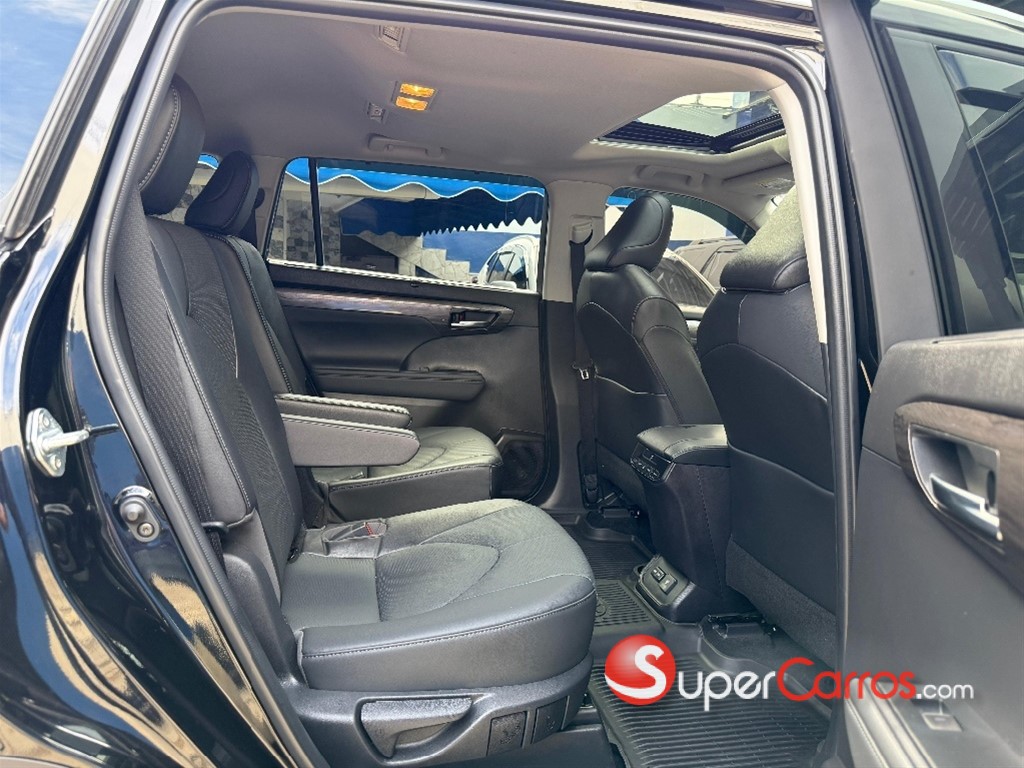 2022 Toyota Highlander Limited — foto 8 / 10