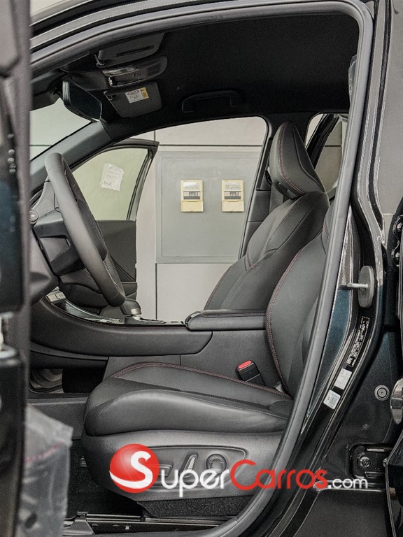 2025 Lexus LBX ActiveFull — foto 3 / 11