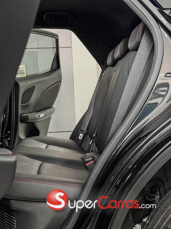 2025 Lexus LBX ActiveFull — foto 4 / 11