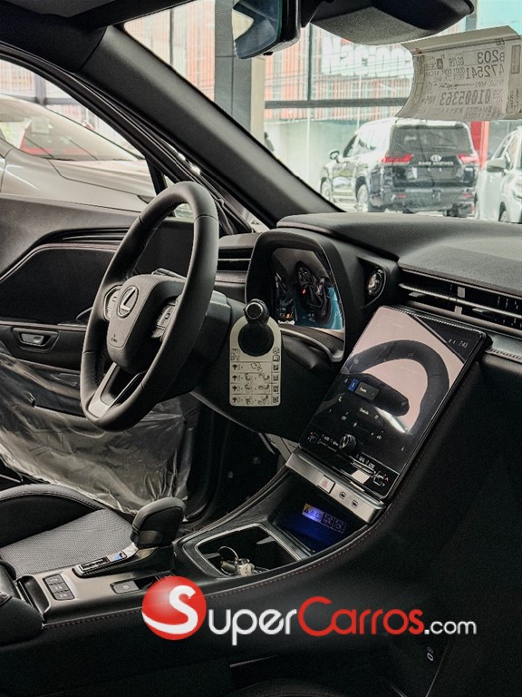 2025 Lexus LBX ActiveFull — foto 5 / 11