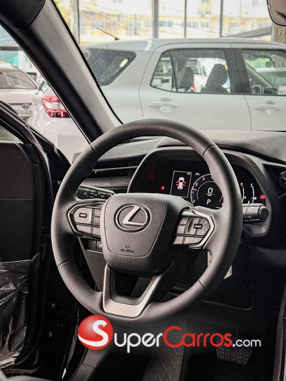 2025 Lexus LBX ActiveFull — foto 7 / 11